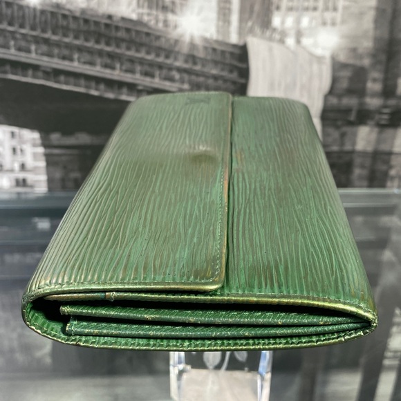 Authentic Rare Louis Vuitton Epi Leather Sarah Wallet - Picture 15 of 16